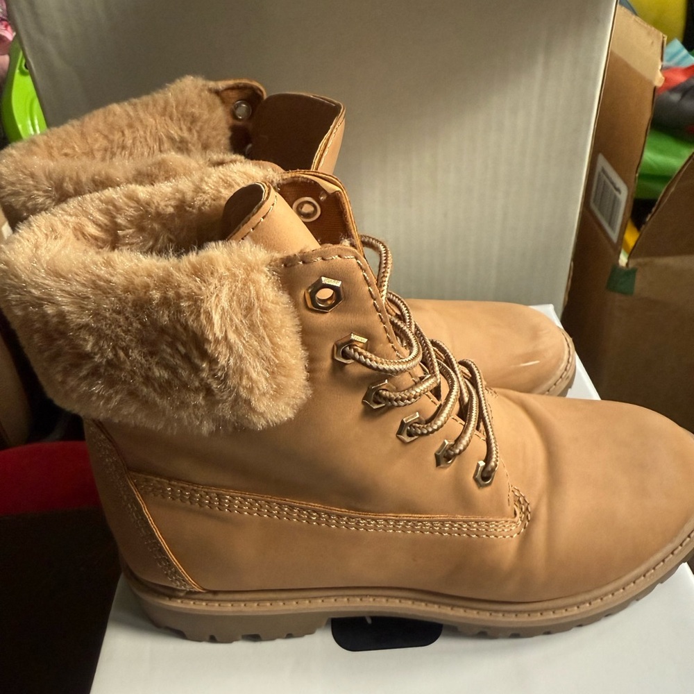 Faux Fur Tan Boots/ Size 7